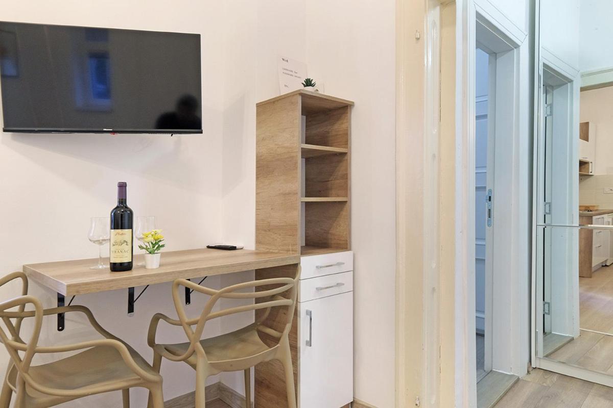Ikar Apartments Belgrád Szoba fotó