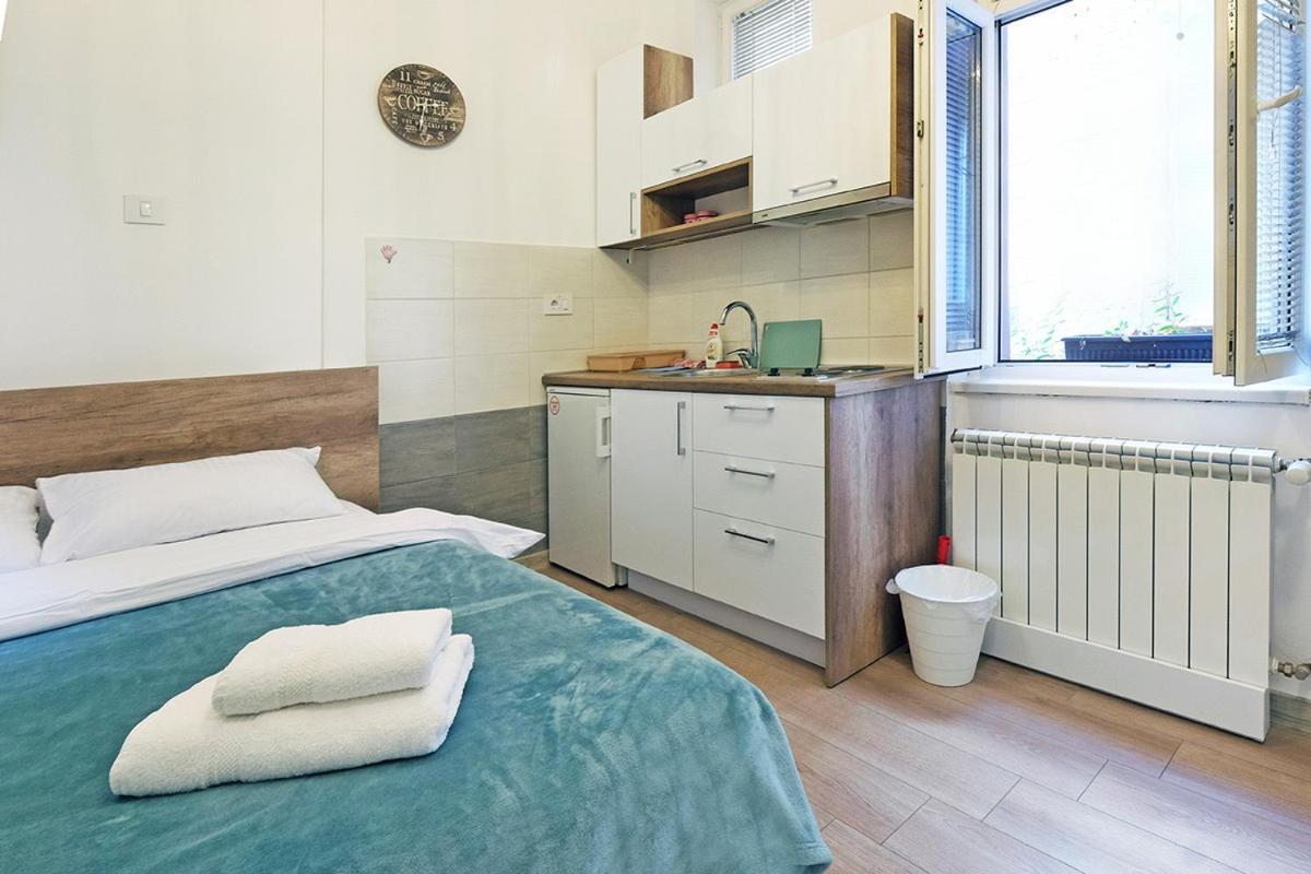 Ikar Apartments Belgrád Szoba fotó