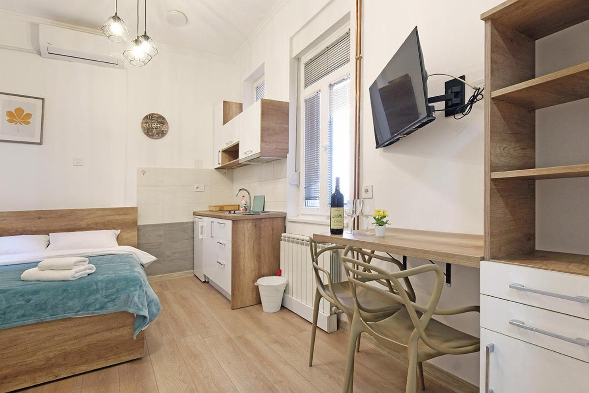 Ikar Apartments Belgrád Szoba fotó